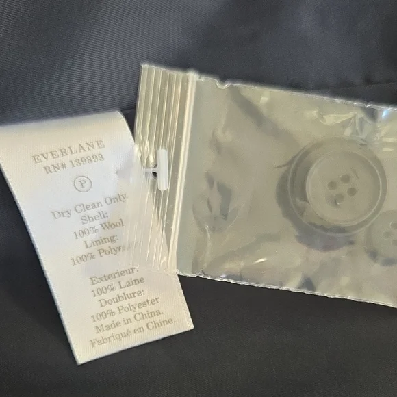 Everlane Black Blazer NWT ( flaw) - Picture 11 of 16